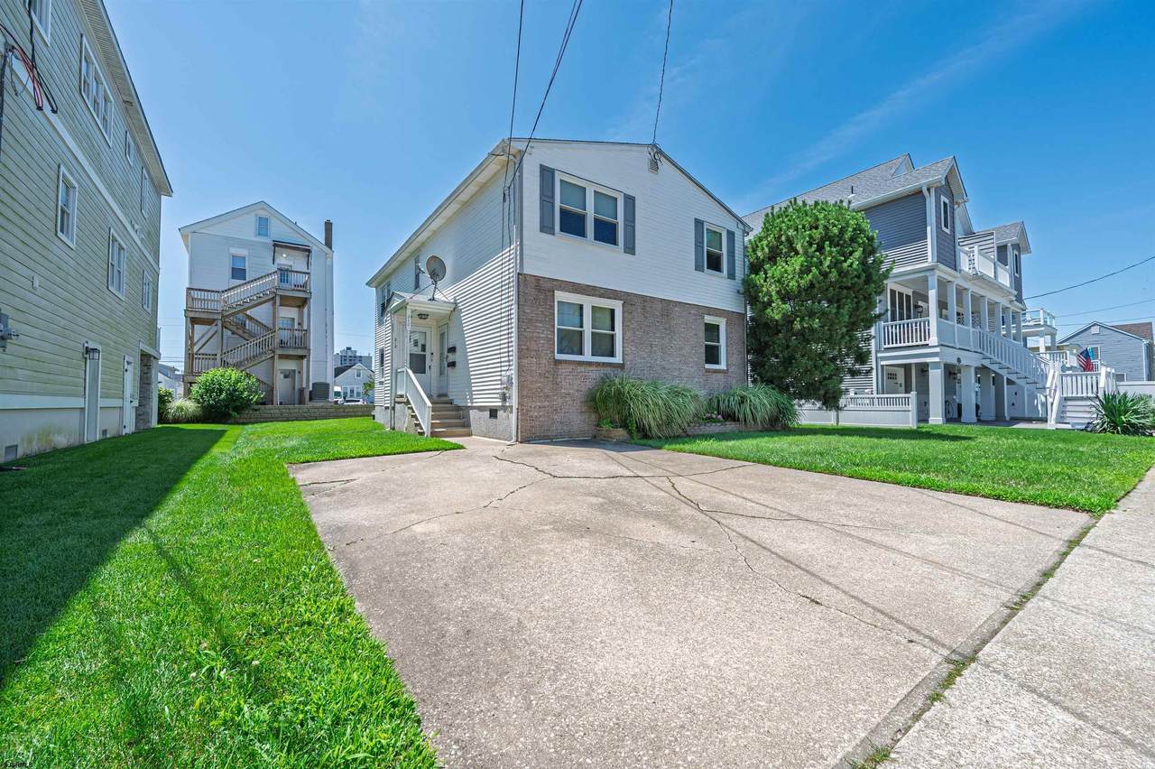 210 Surrey - Photo 1