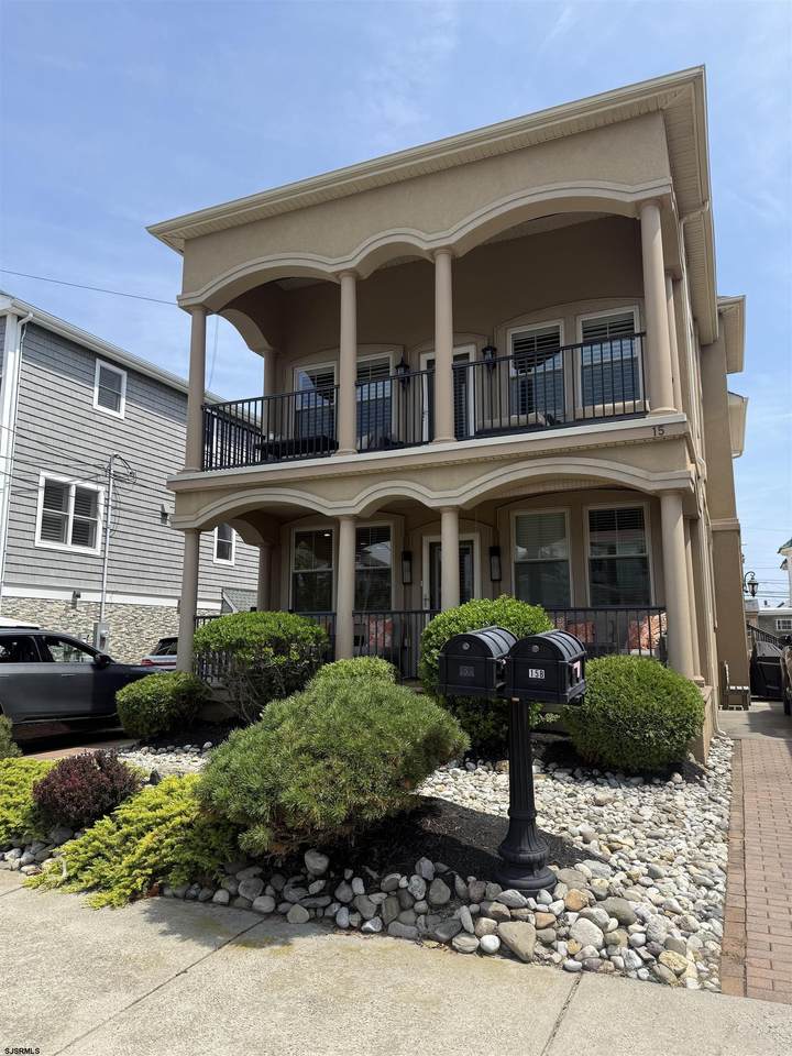 15 Frontenac - Photo 1