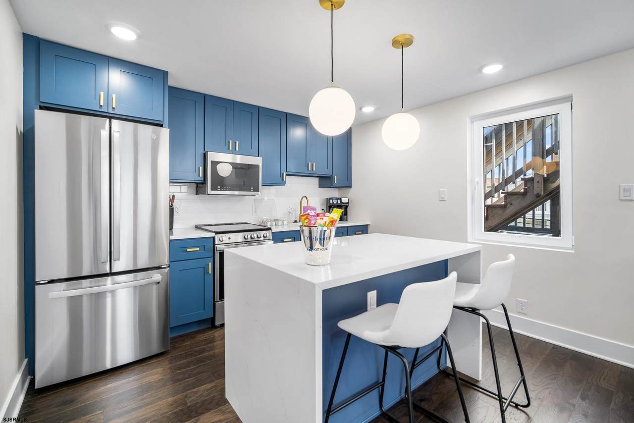 1059 Asbury - Photo 1