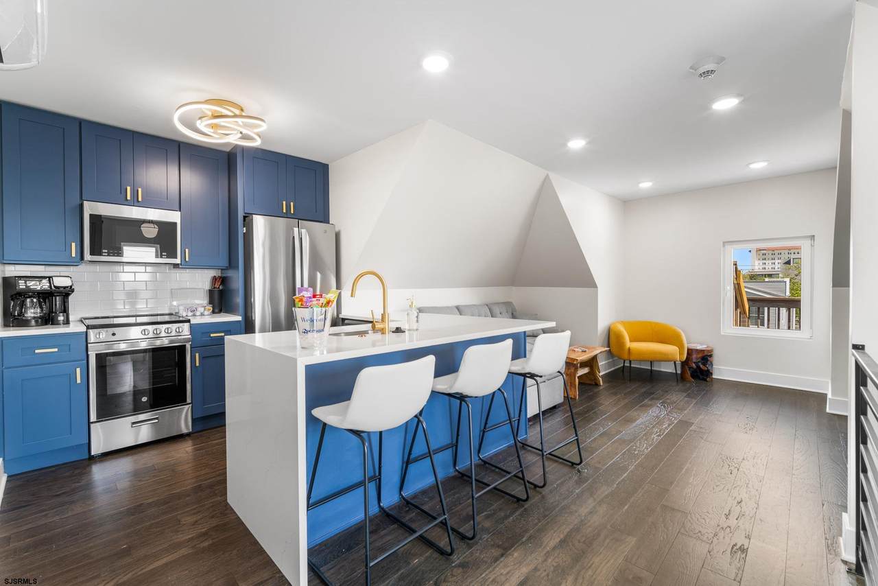 1059 Asbury - Photo 1