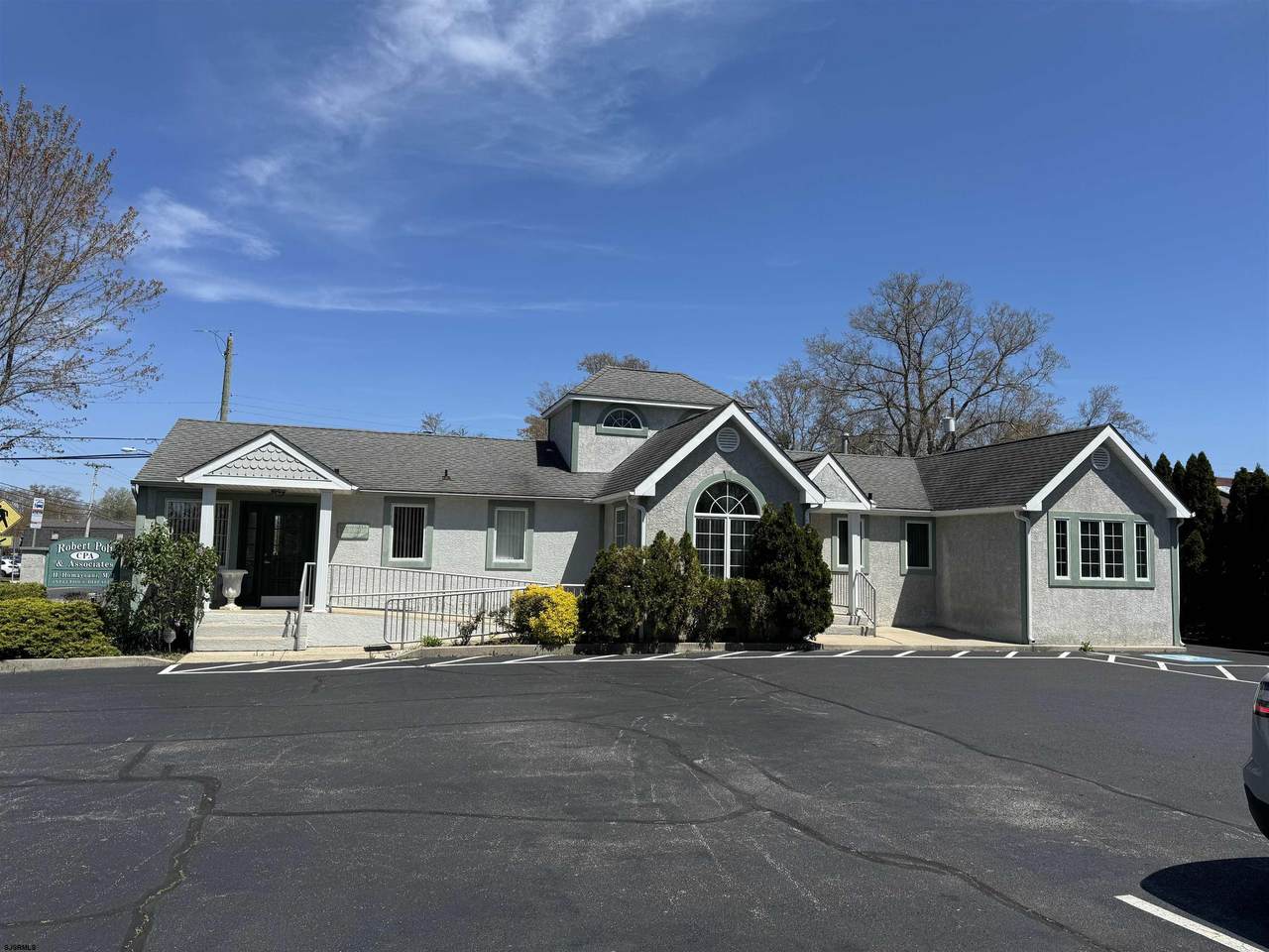 334 Oakcrest - Photo 1