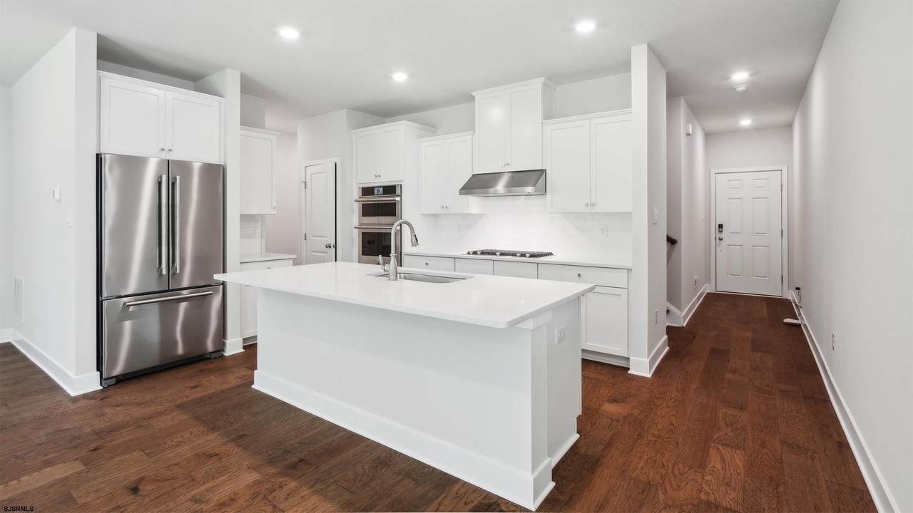 https://bt-photos.global.ssl.fastly.net/sjersey/1280_boomver_1_600208-3.jpg