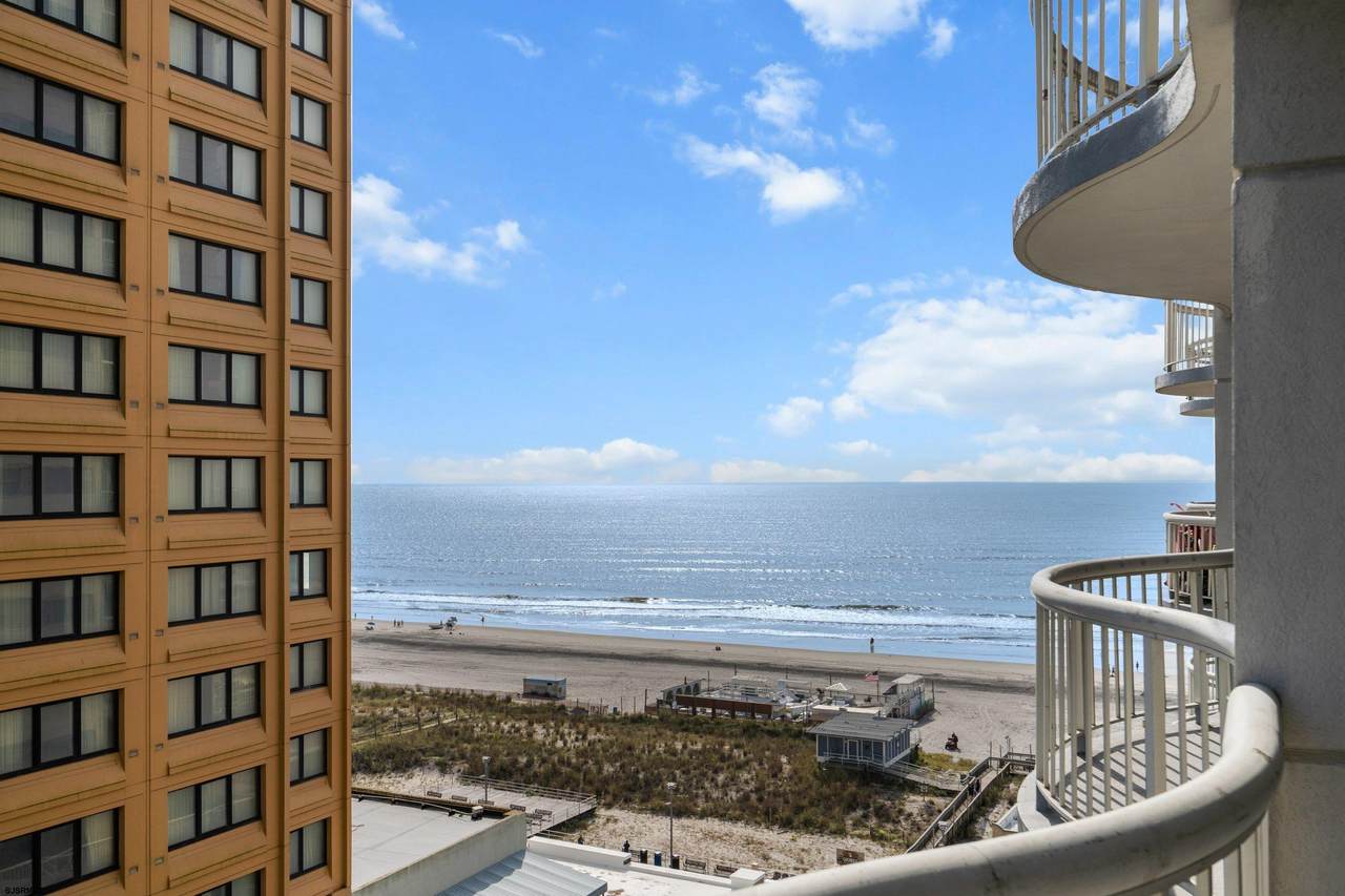 3101 Boardwalk - Photo 1