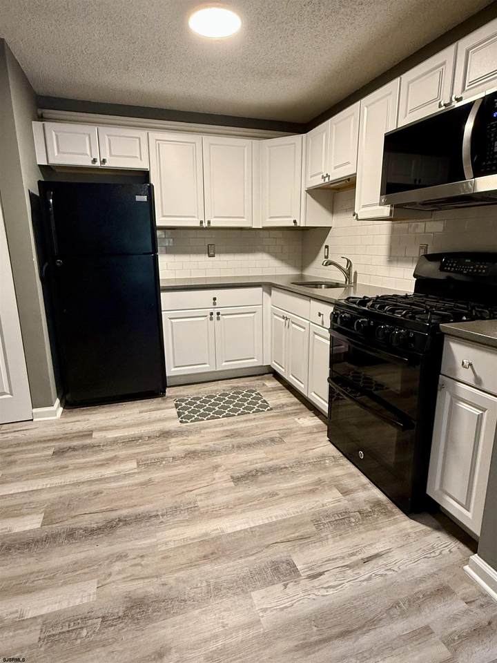 12 Colonial Ct - Photo 1