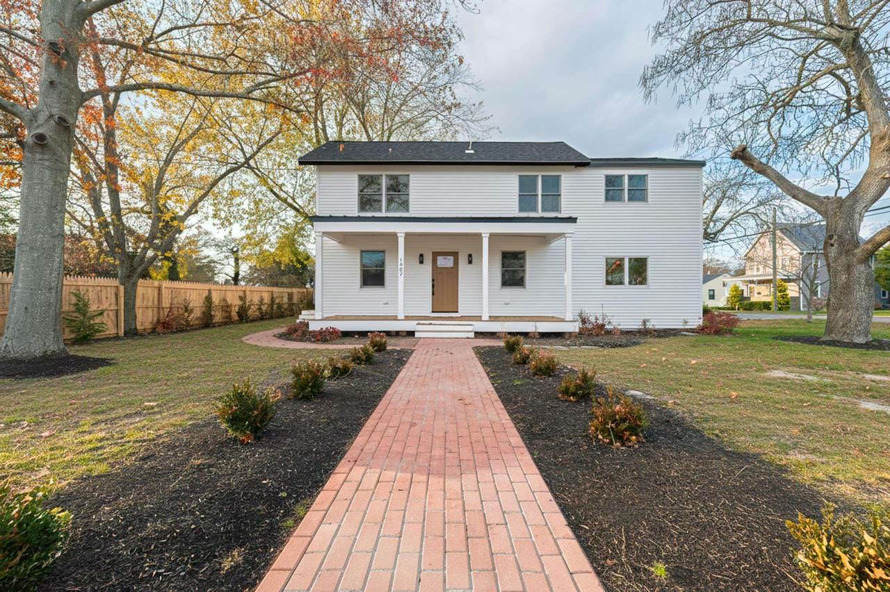 1907 Merritt Dr - Photo 1