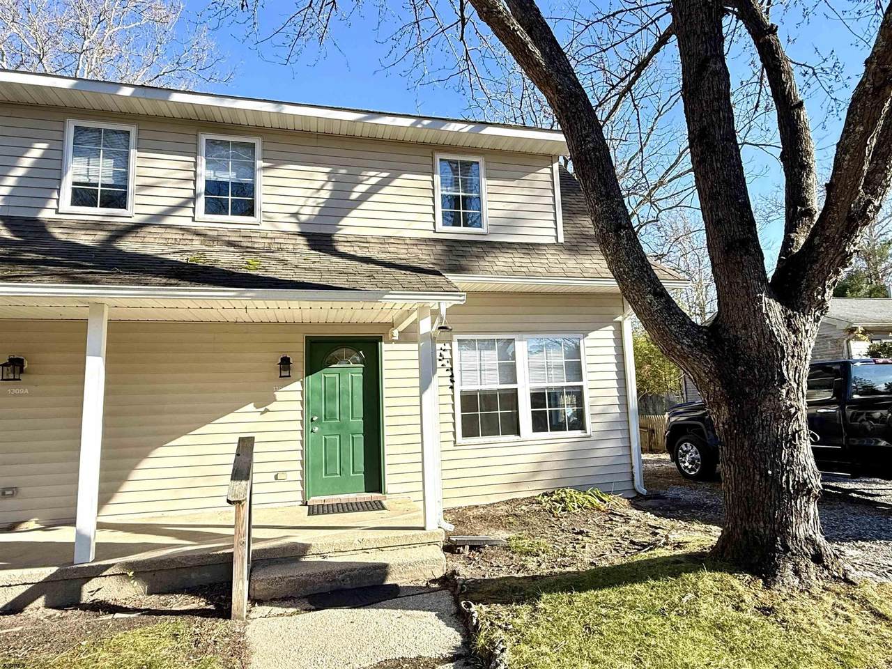 1309 Matthews - Photo 1