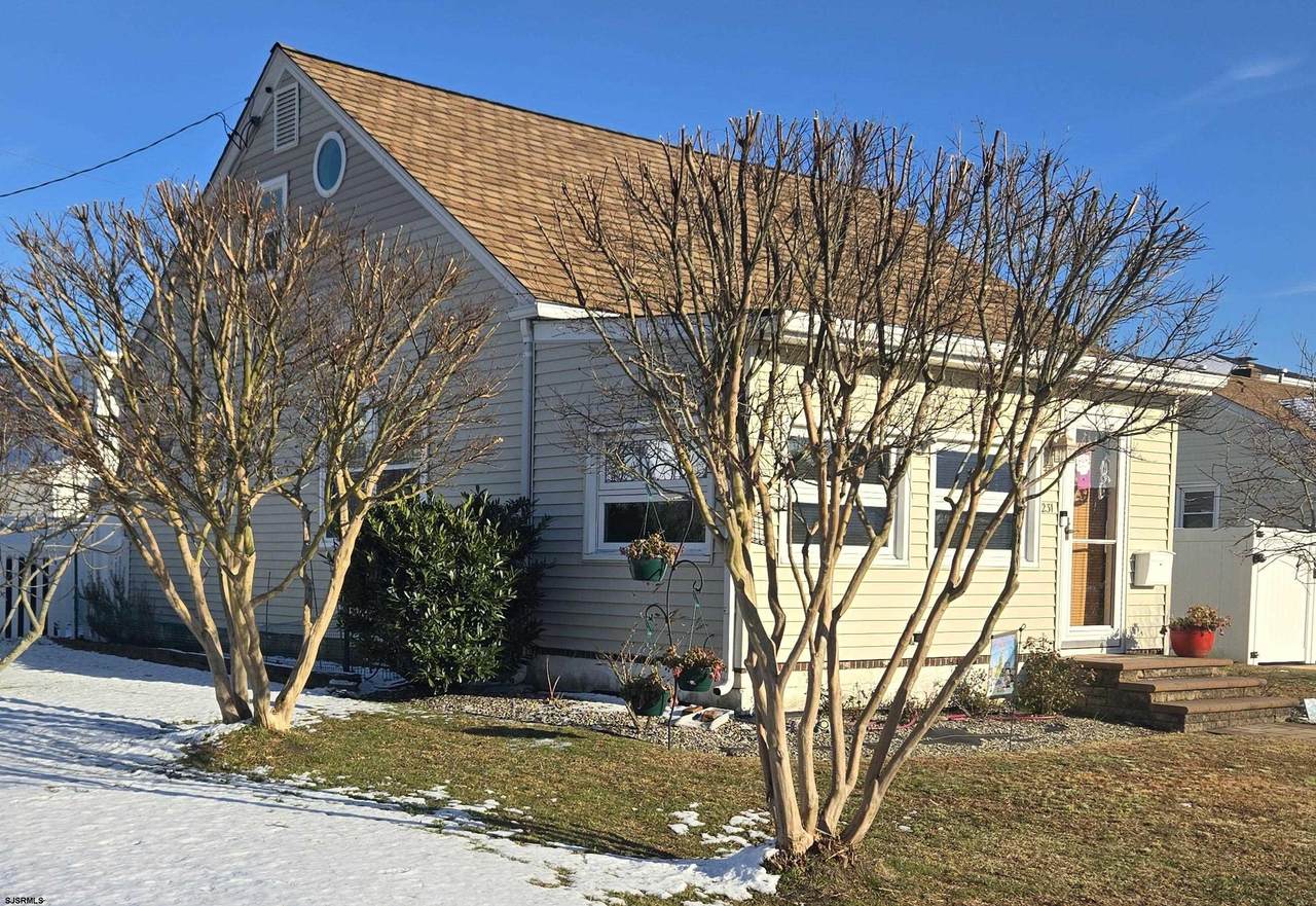 231 Wyoming - Photo 1