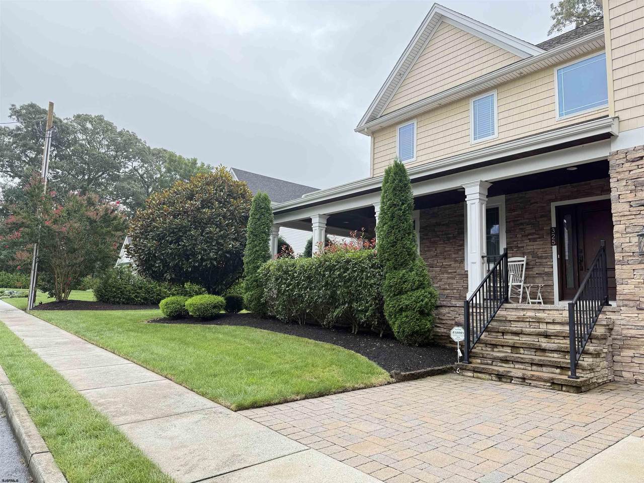 325 Murphys Way - Photo 1