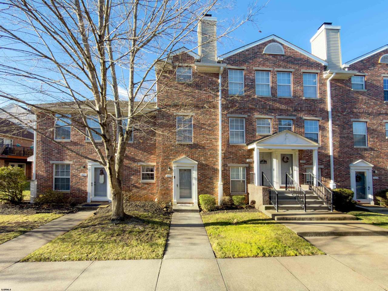 1572 Washington - Photo 1