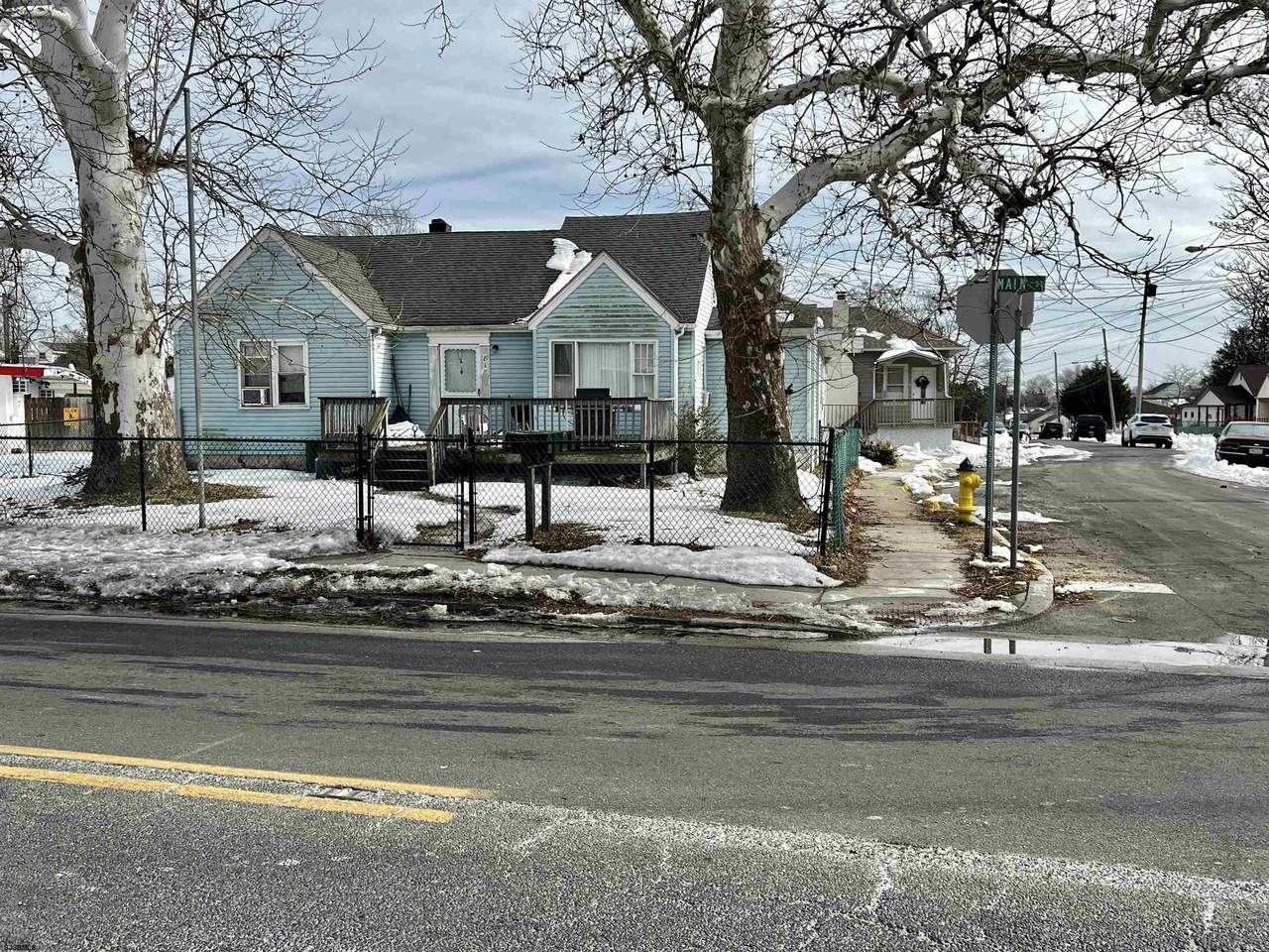 818 Main St - Photo 1