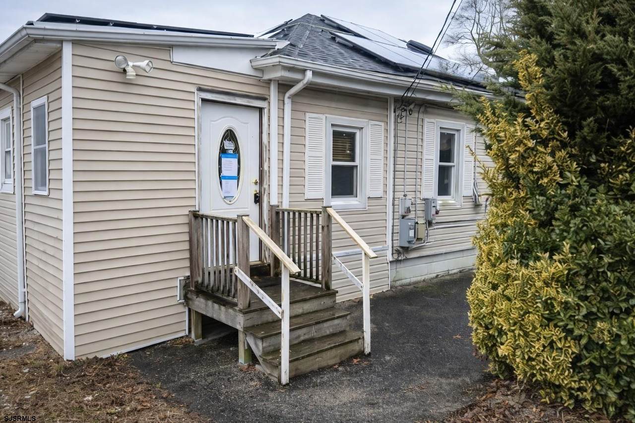 817 Fernwood - Photo 1