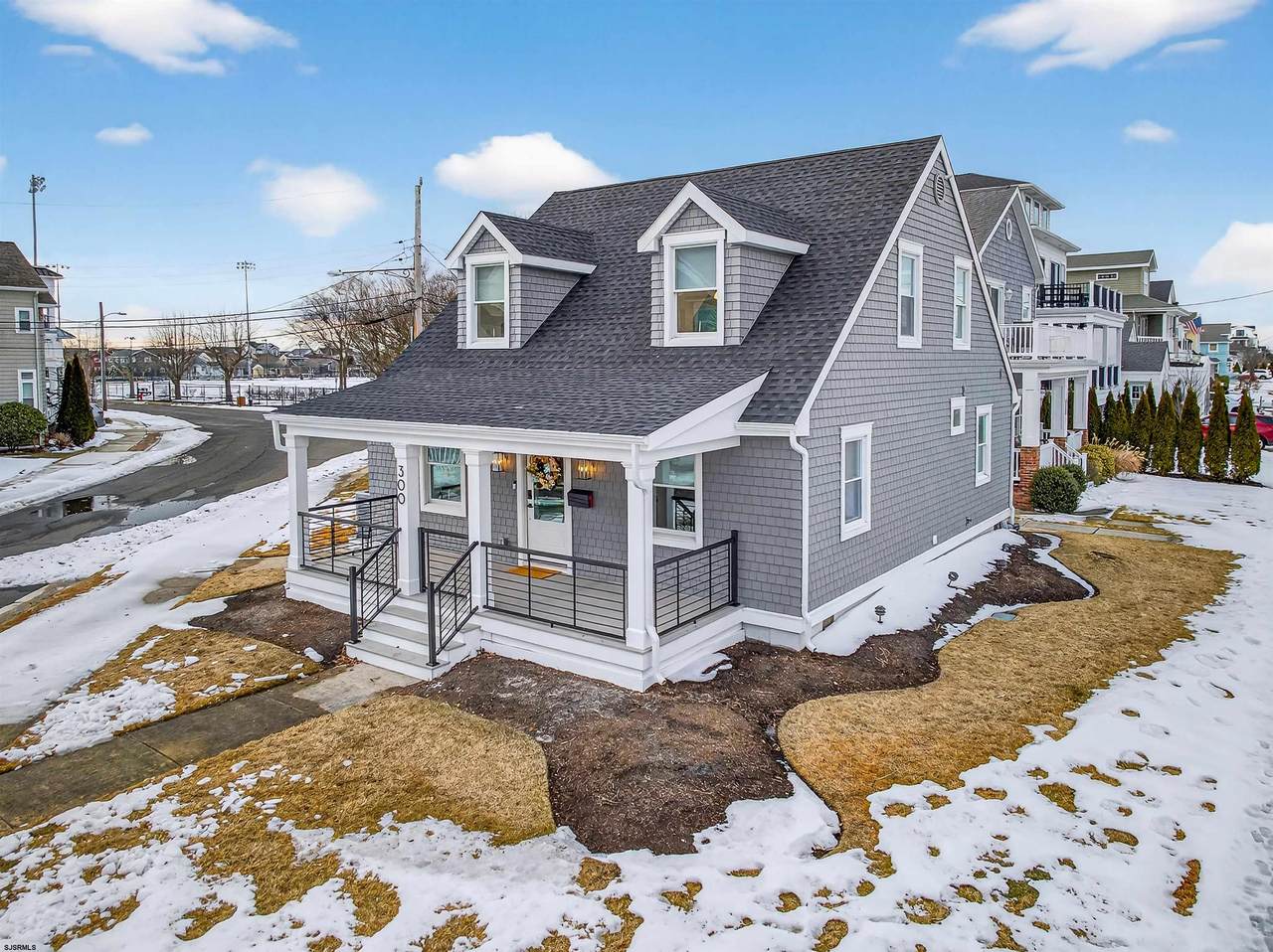 300 Huntington - Photo 1