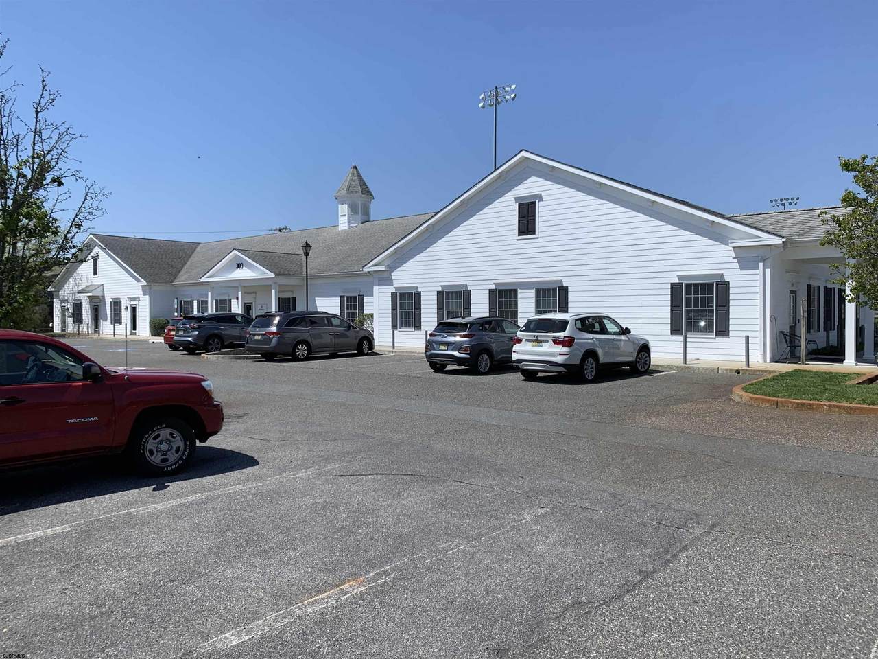 211 Main St - Photo 1