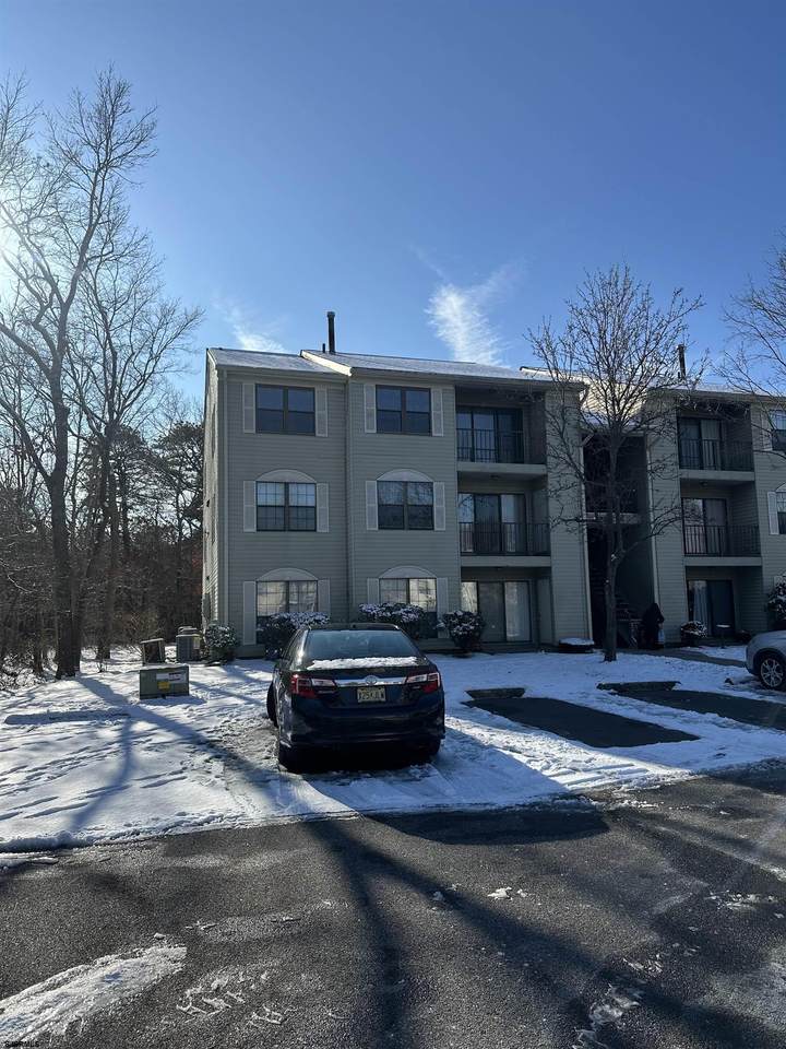 203 Colonial - Photo 1