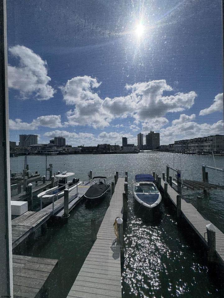 https://bt-photos.global.ssl.fastly.net/sjersey/1280_boomver_1_605355-2.jpg