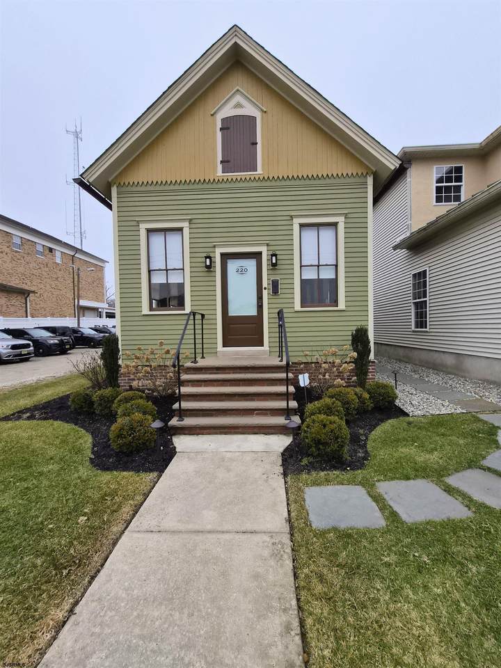 220 Vine St - Photo 1