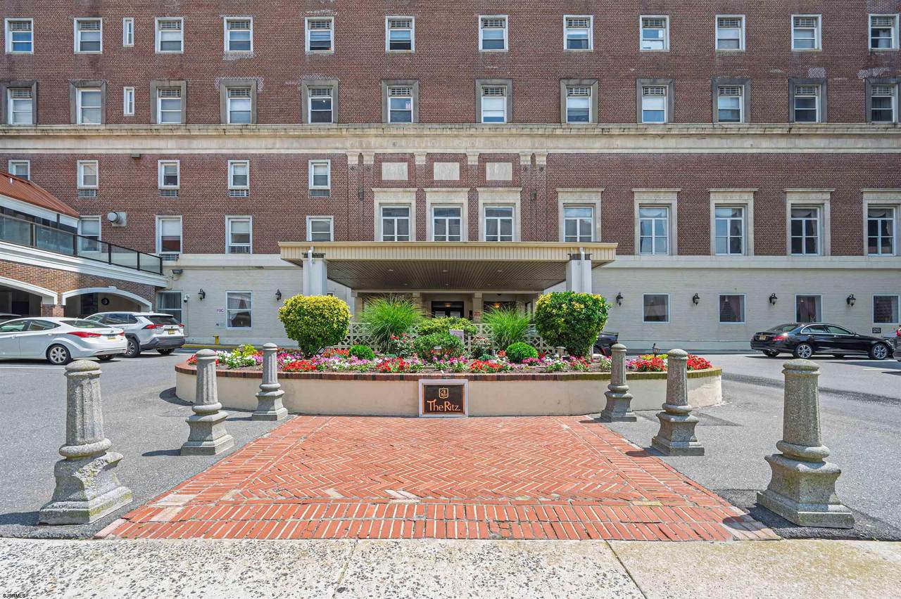 2721 Boardwalk - Photo 1