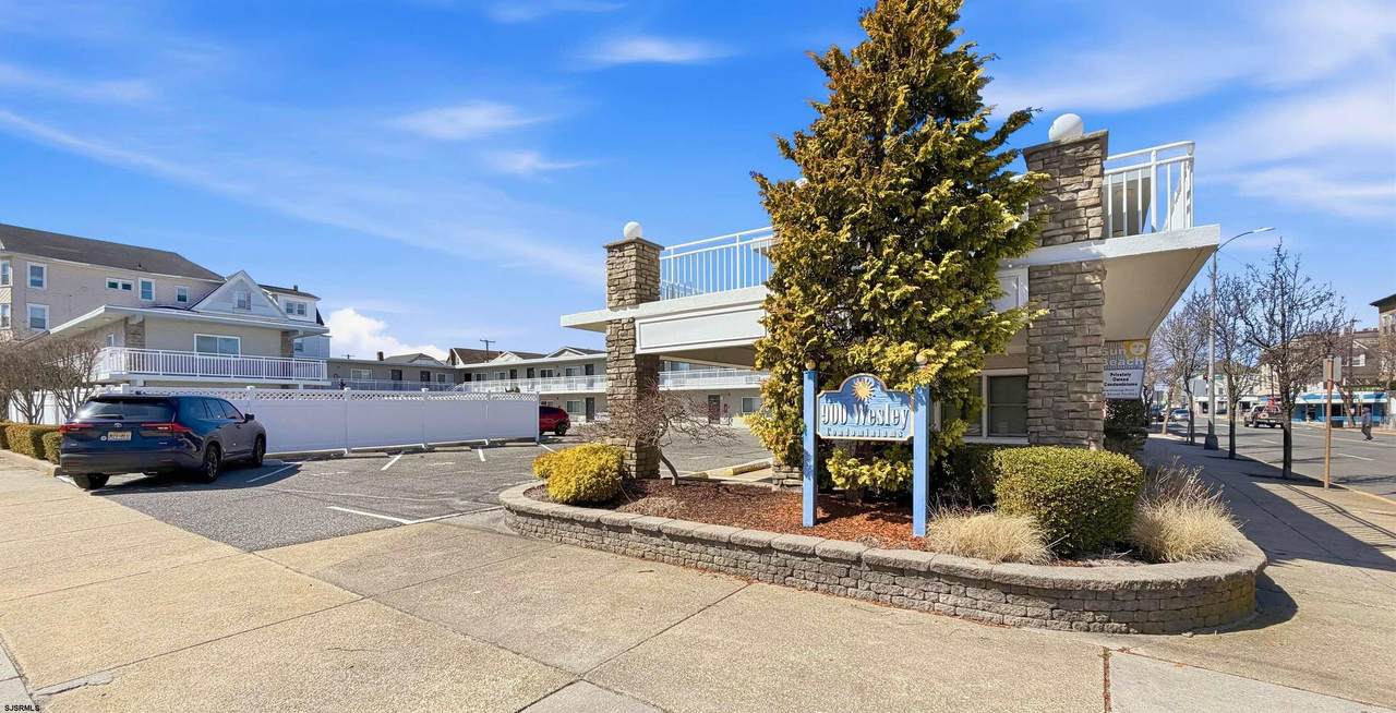 900 Wesley - Photo 1