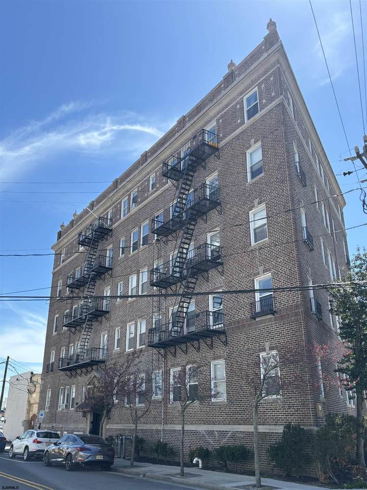 2 Hartford - Photo 1