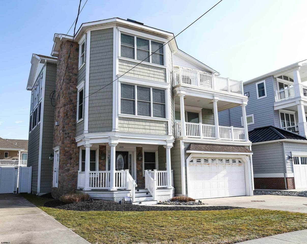 339 13th St S - Photo 1
