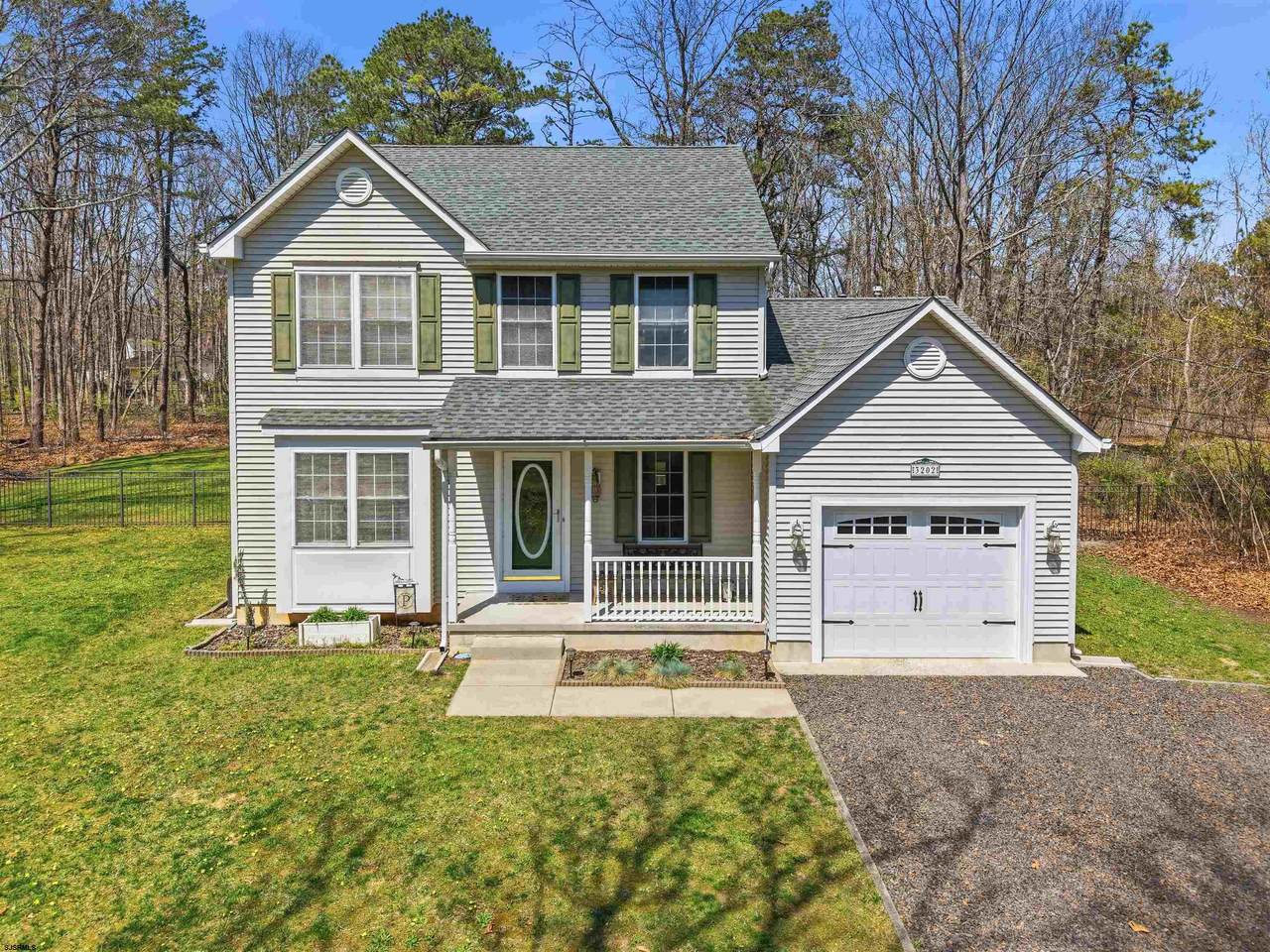 3202 Oakwood - Photo 1