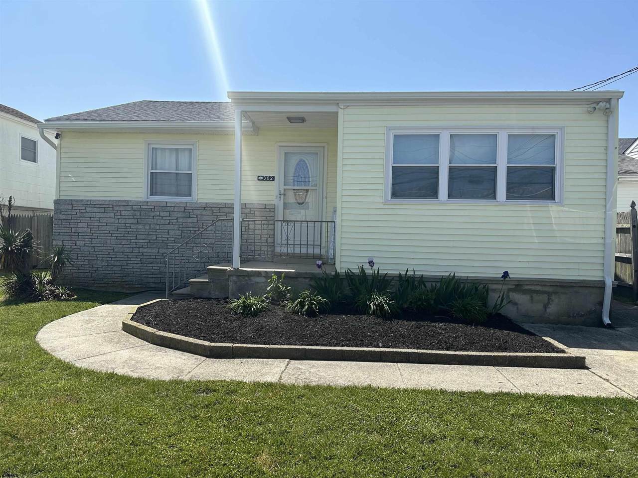 302 Sheridan - Photo 1