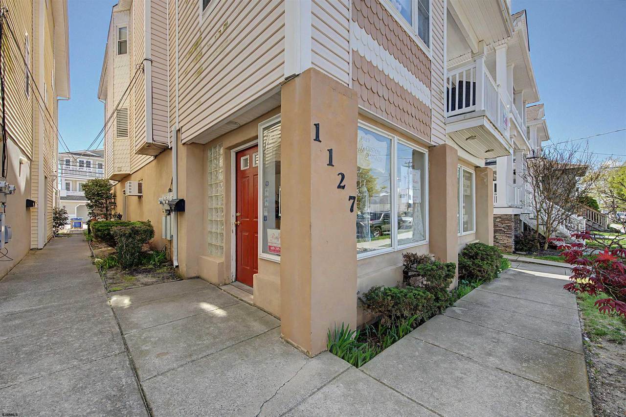 1127 Asbury - Photo 1