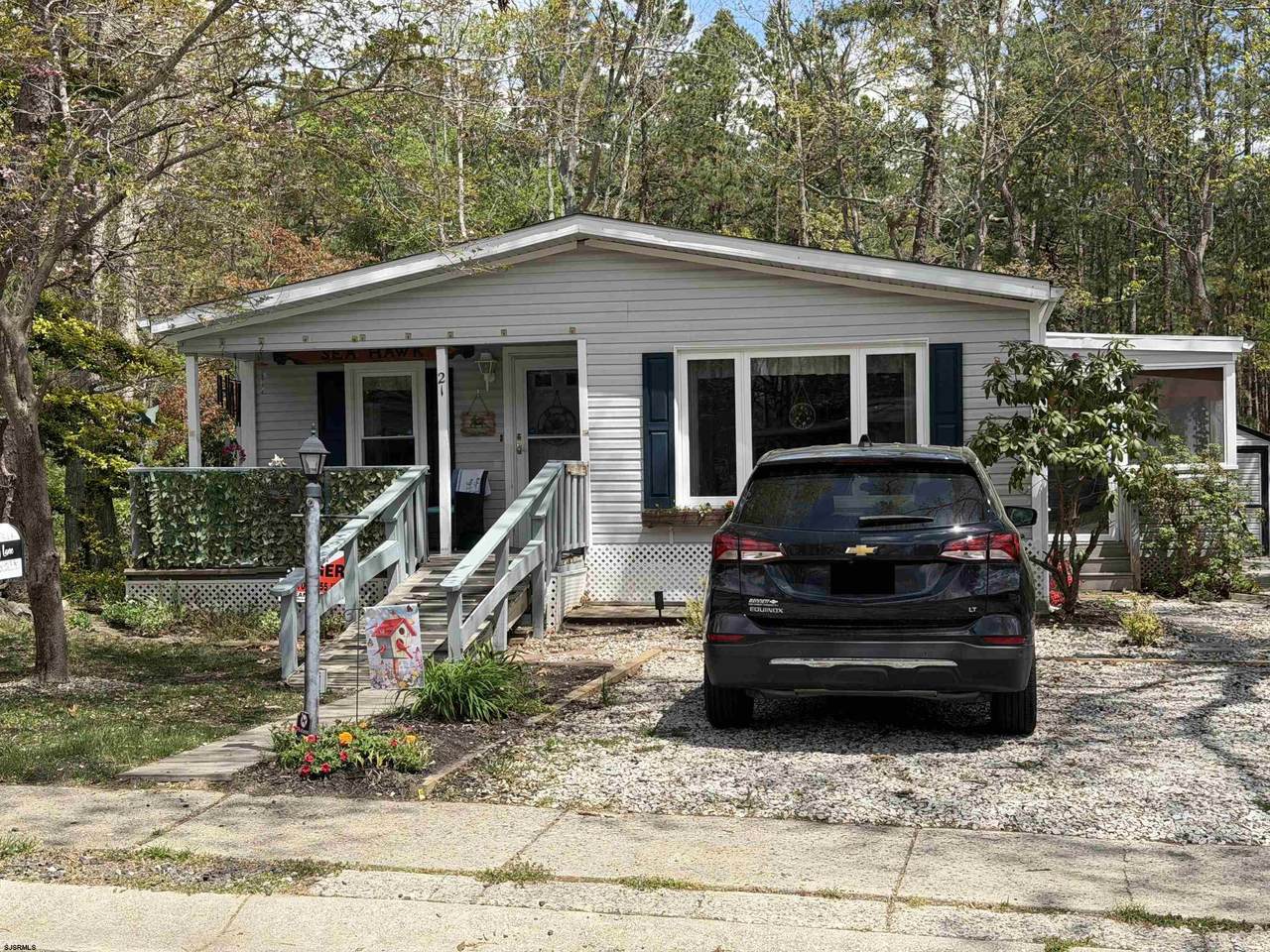 21 Hickory - Photo 1