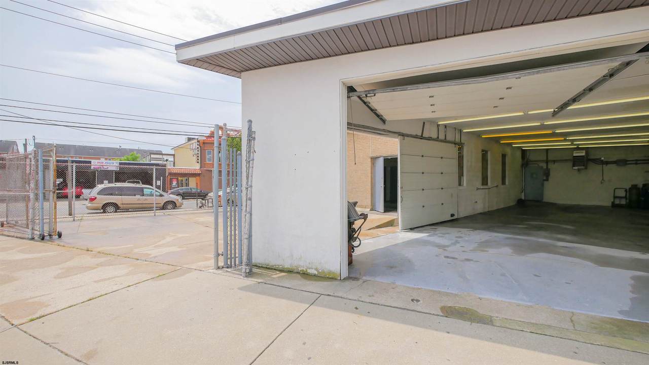 2431 Fairmount Ave - Photo 1