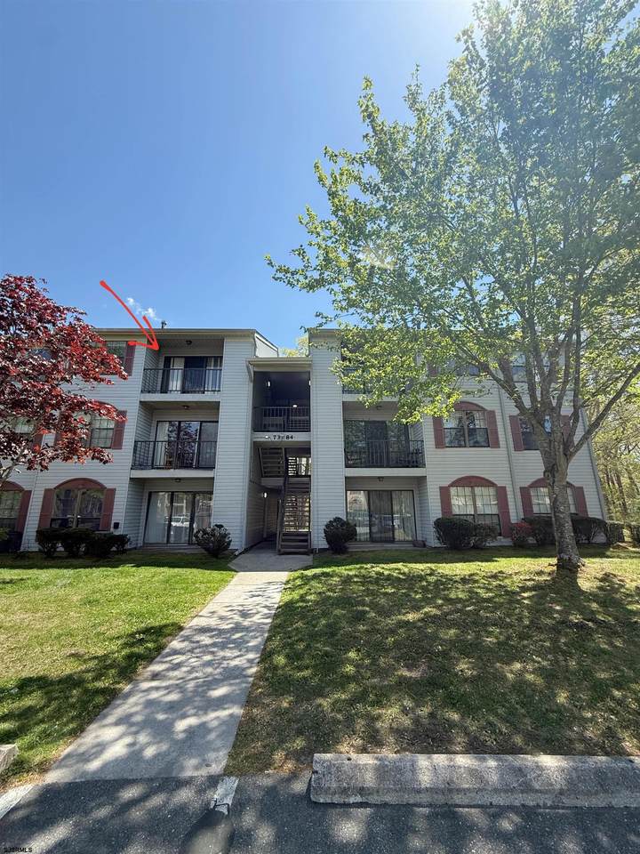 81 Colonial - Photo 1