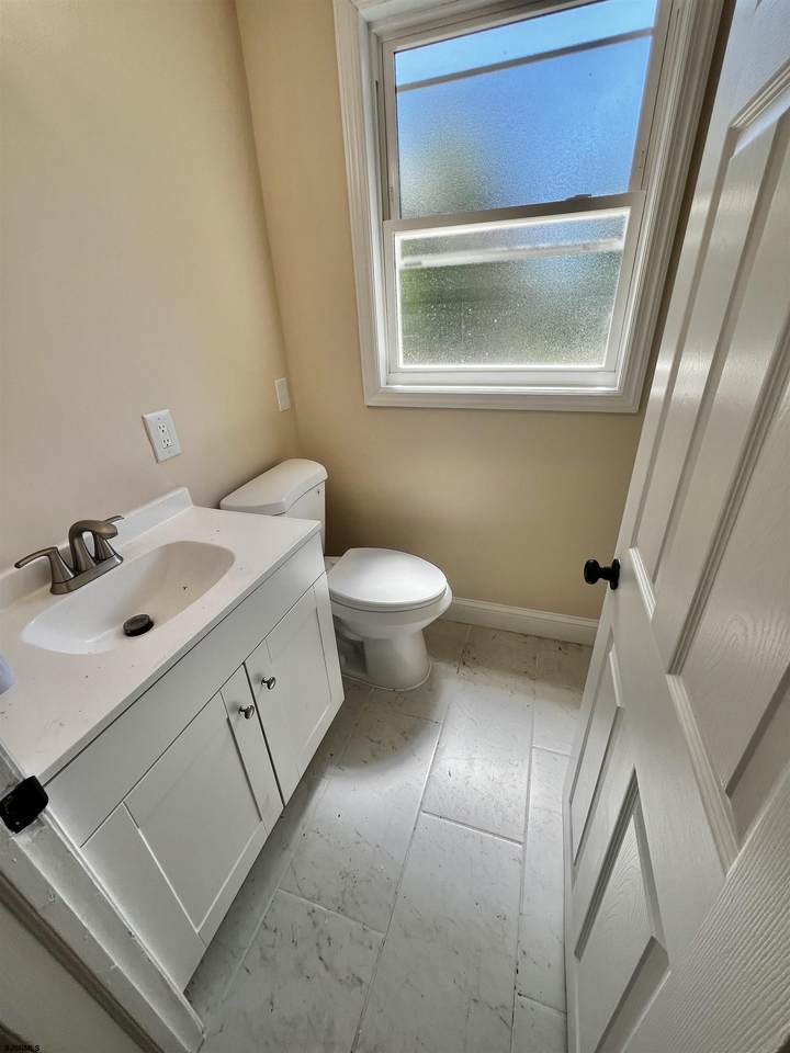https://bt-photos.global.ssl.fastly.net/sjersey/1280_boomver_1_607918-2.jpg