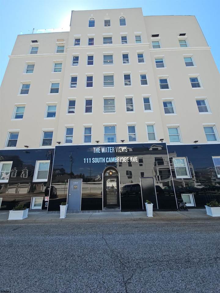 111 Cambridge - Photo 1