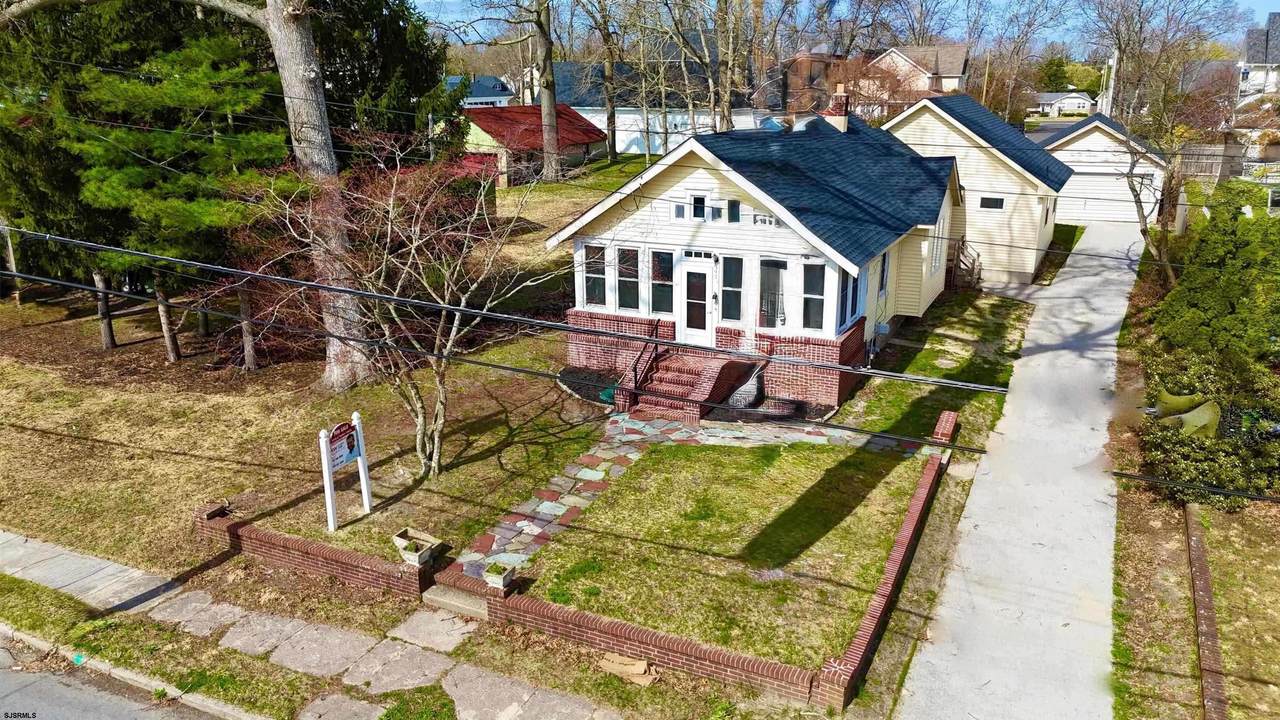 921 Oak Grove - Photo 1
