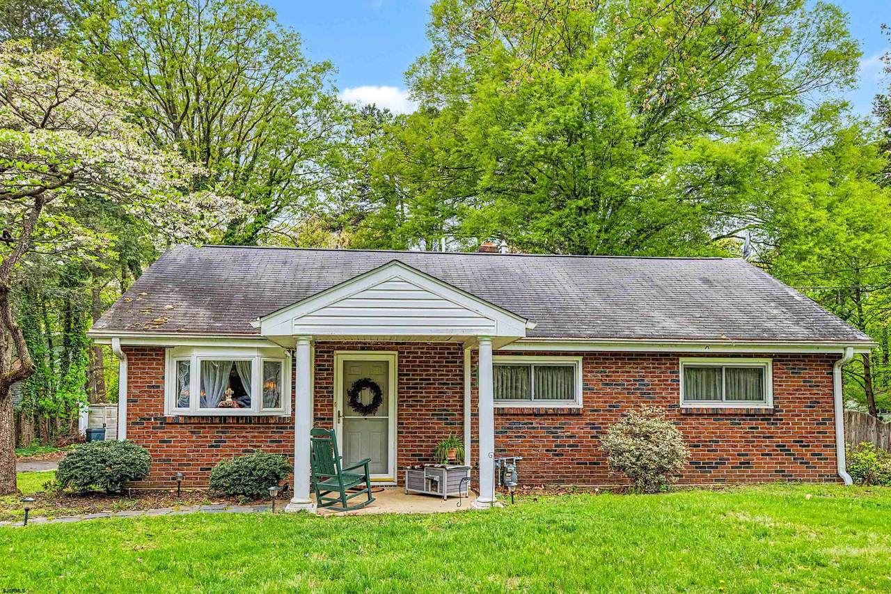 212 Dobson - Photo 1