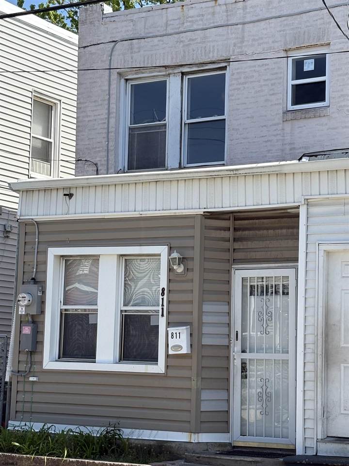811 Indiana Ave - Photo 1