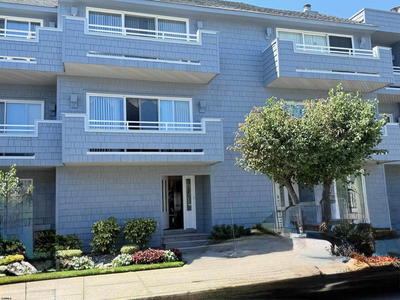 906 Pennlyn - Photo 1