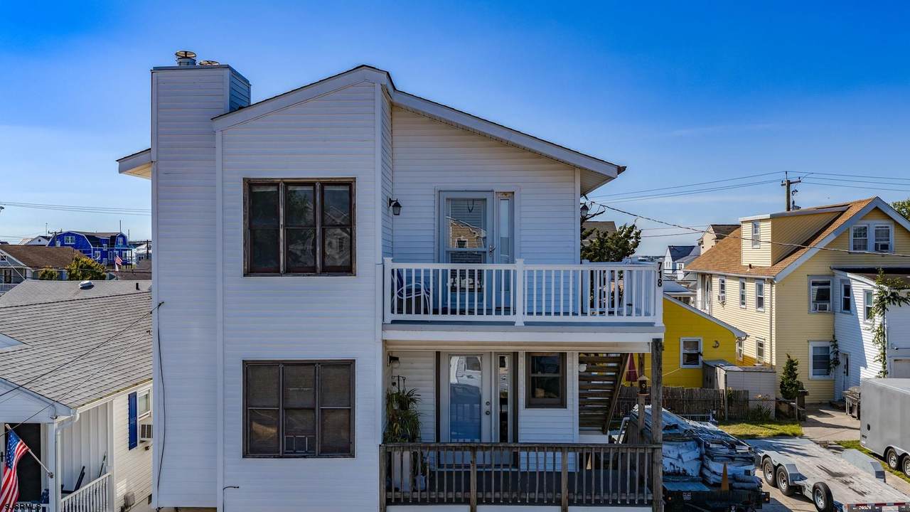 718 Simpson - Photo 1