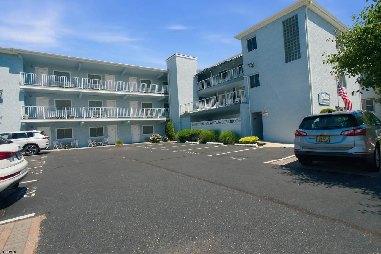 1110 Wesley - Photo 1