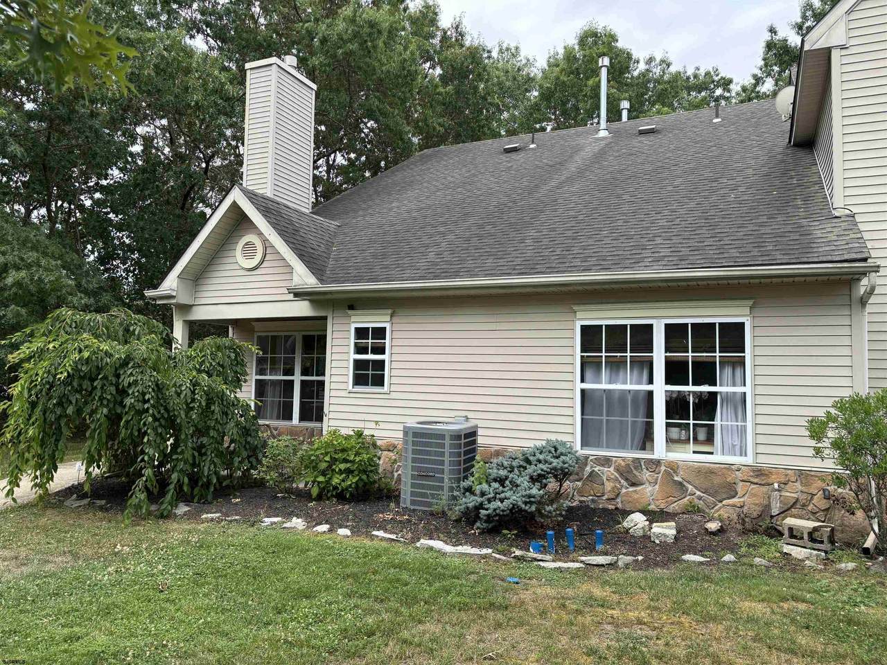 2718 Grange - Photo 1