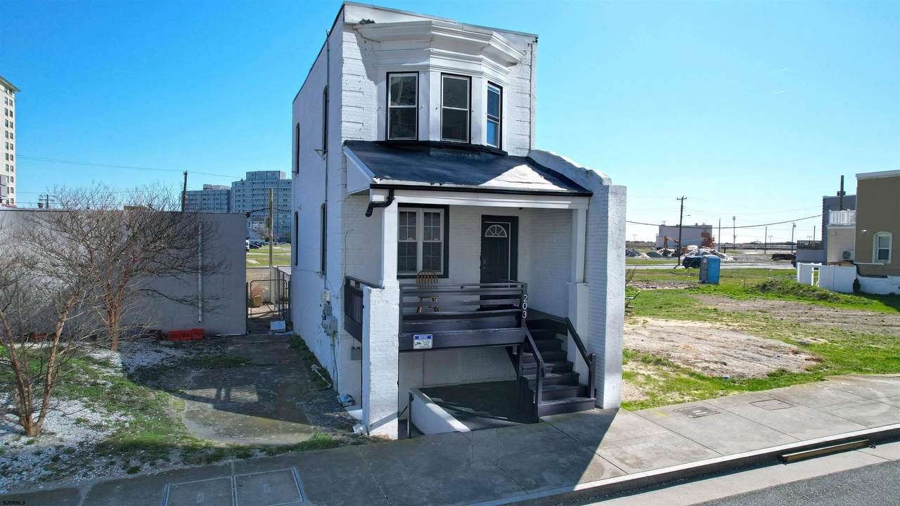 203 Metropolitan - Photo 1