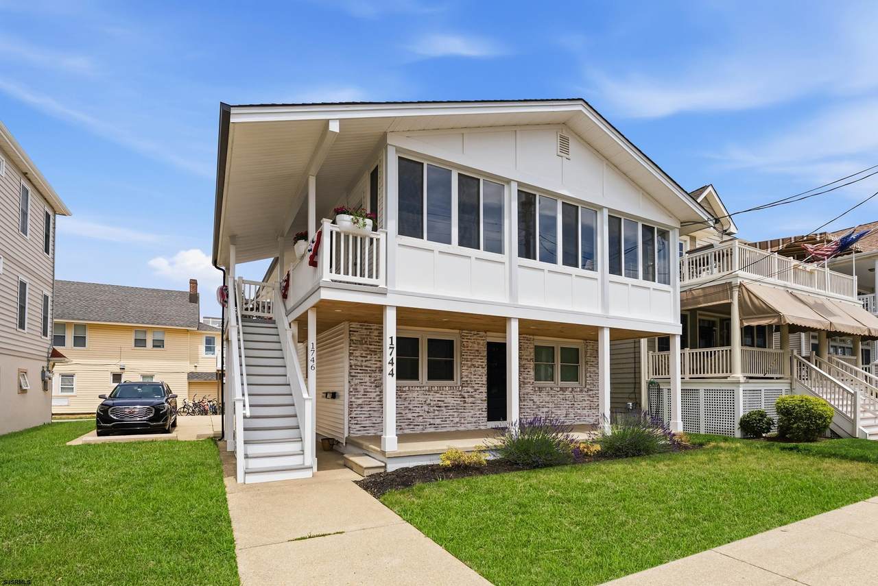 1746 Wesley Avenue - Photo 1