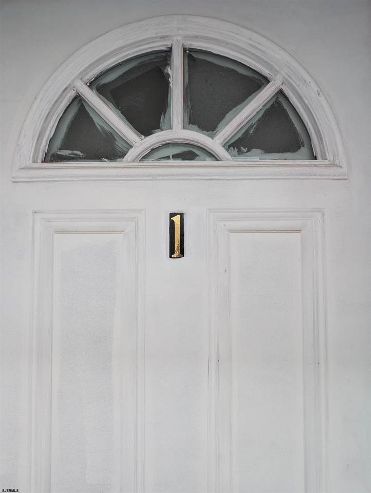 https://bt-photos.global.ssl.fastly.net/sjersey/1280_boomver_1_609832-2.jpg