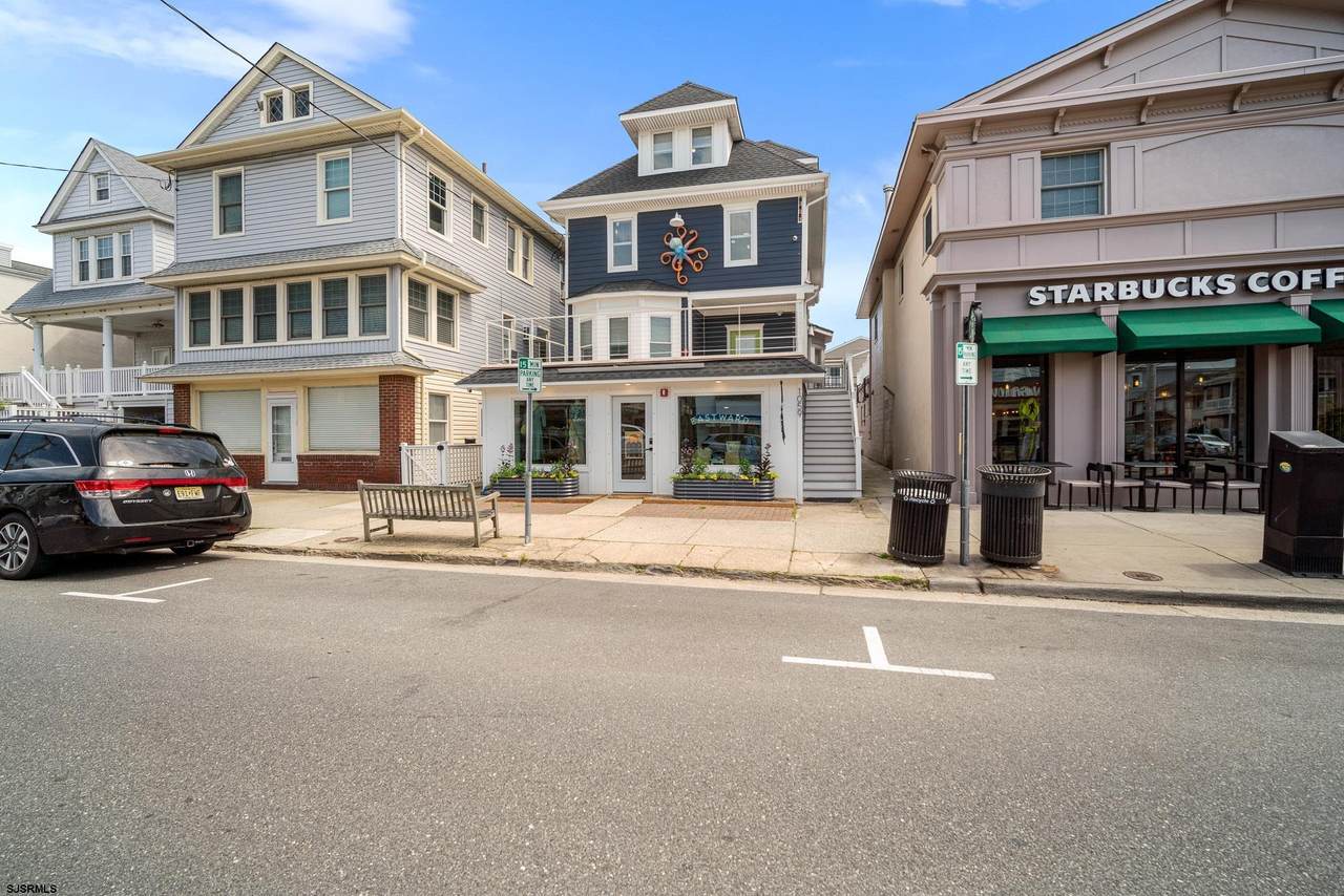 1059 Asbury - Photo 1