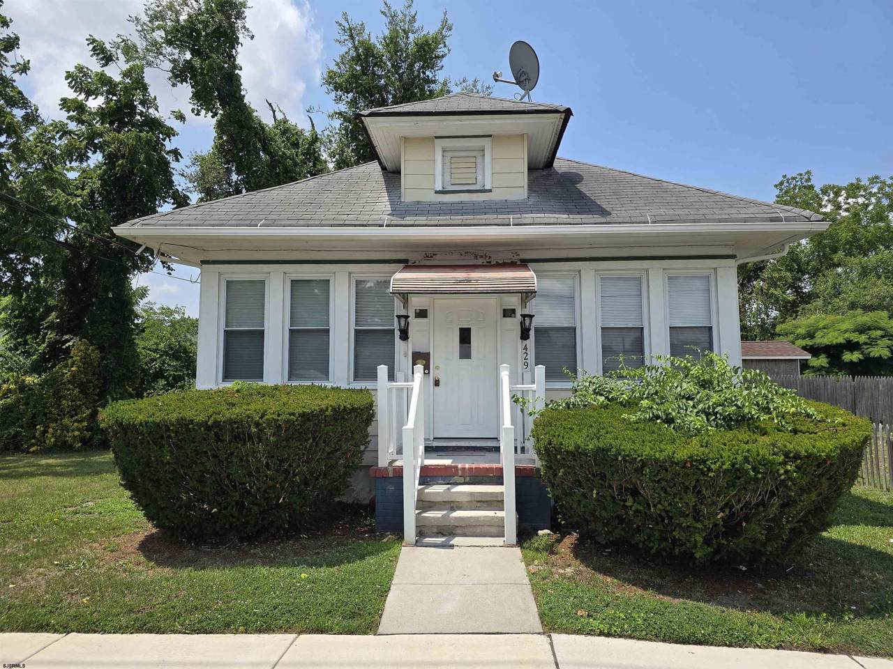 429 Doughty - Photo 1