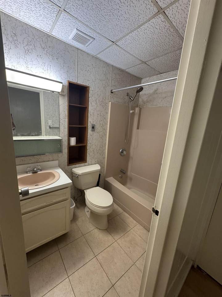 https://bt-photos.global.ssl.fastly.net/sjersey/1280_boomver_1_610281-2.jpg