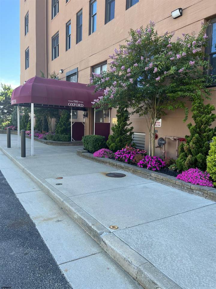 112 Oxford - Photo 1