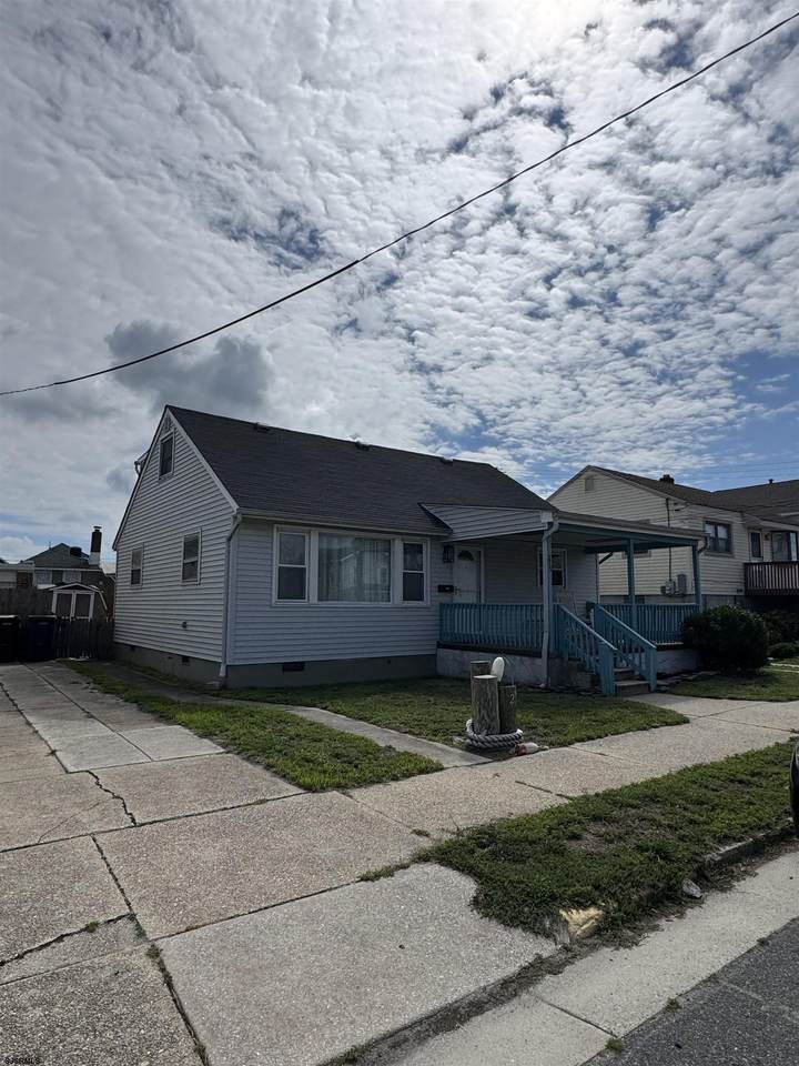 215 Dudley - Photo 1