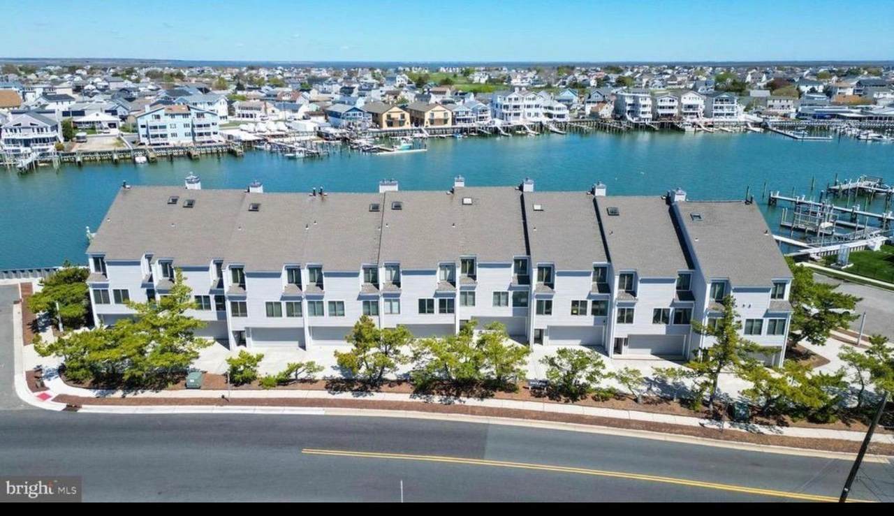 703 Bayshore - Photo 1