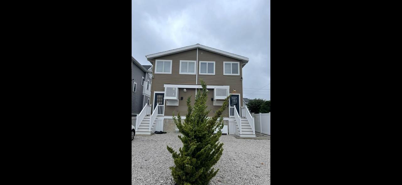 1009 Bay Ave - Photo 1