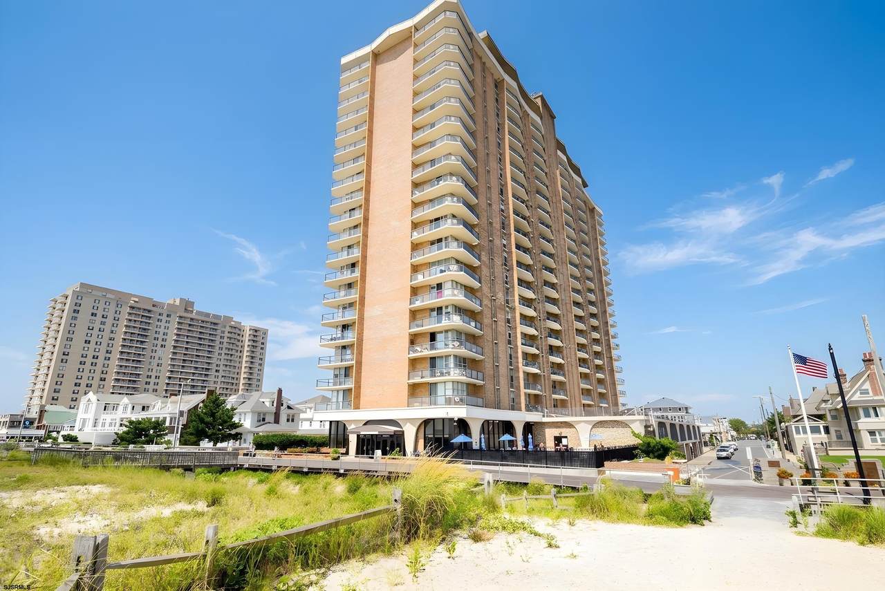 4800 Boardwalk - Photo 1